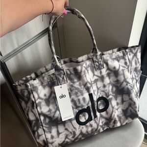 ALO Yoga Monochrome Women's Tote Bag Oversized